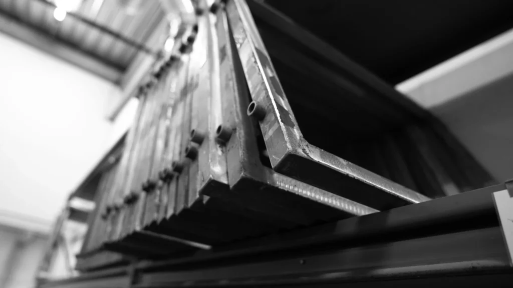 Cadres de sérigraphie rangés